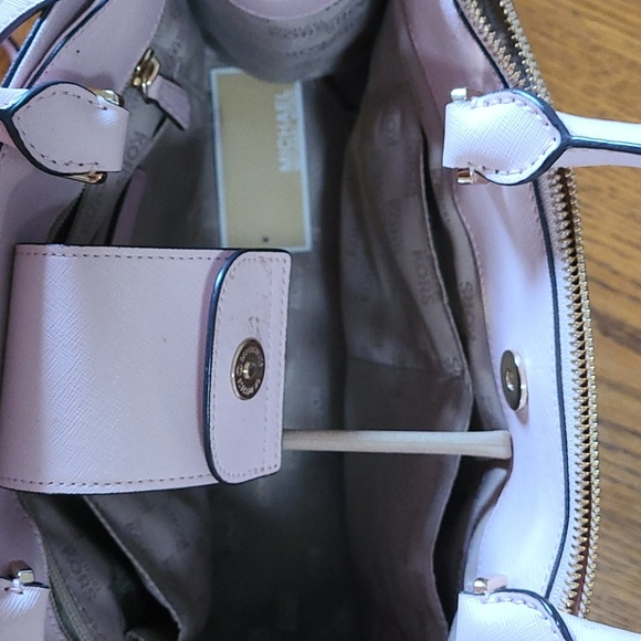 Michael Kors EUC Pink Purse - Picture 7 of 8